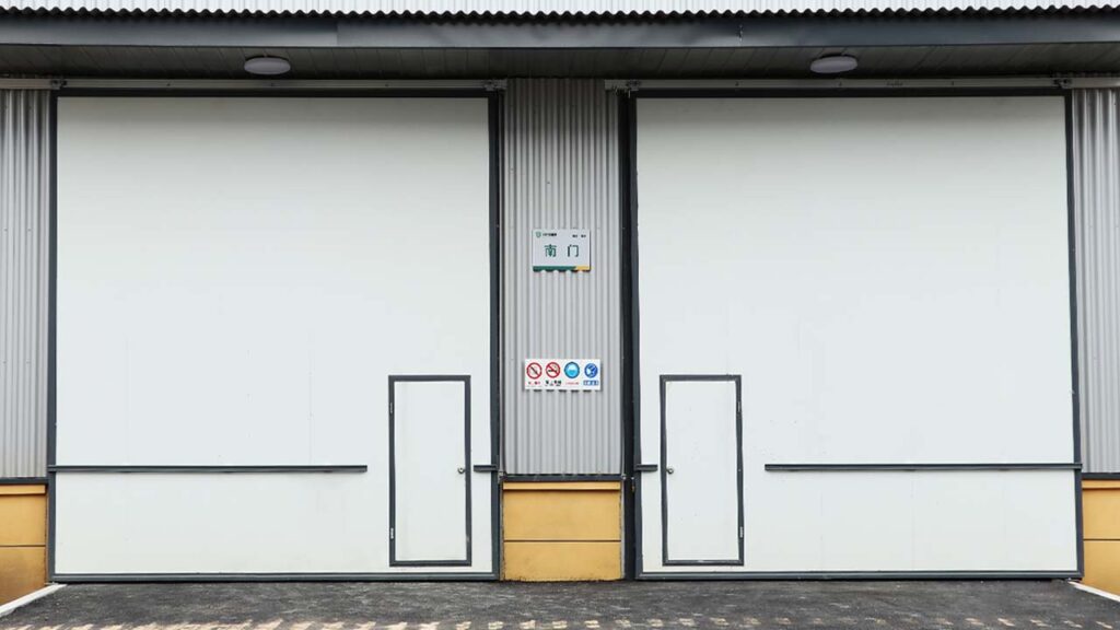 Single-sided sliding industrial door